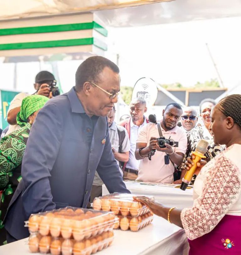 Lukuvi akitembelea banda la TADB katika Maonesho ya 7 ya Mifuko na Programu za Uwezeshaji.